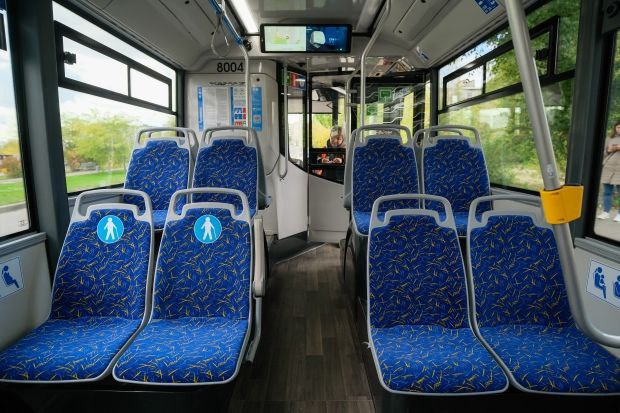 Дачные автобусы прекращают работу в Волгограде с 5 ноября Власти города объявили о прекращении работы сезонных дачных автобусных маршрутов в связи с окончанием дачного сезона Последние рейсы к садоводческим некоммерческим товариществам СНТ будут выполнены 2 3 и 4 ноября Напомним в течение дачного периода функционировали 12 маршрутов обеспечивающих транспортное сообщение с 14 СНТ в различных районах города Отмечается что с 1 ноября для оформления социального проездного билета на общественный транспорт на ноябрь и последующие месяцы волгоградцам льготных категорий потребуется предоставить актуальную справку о доходах в отделения МФЦ