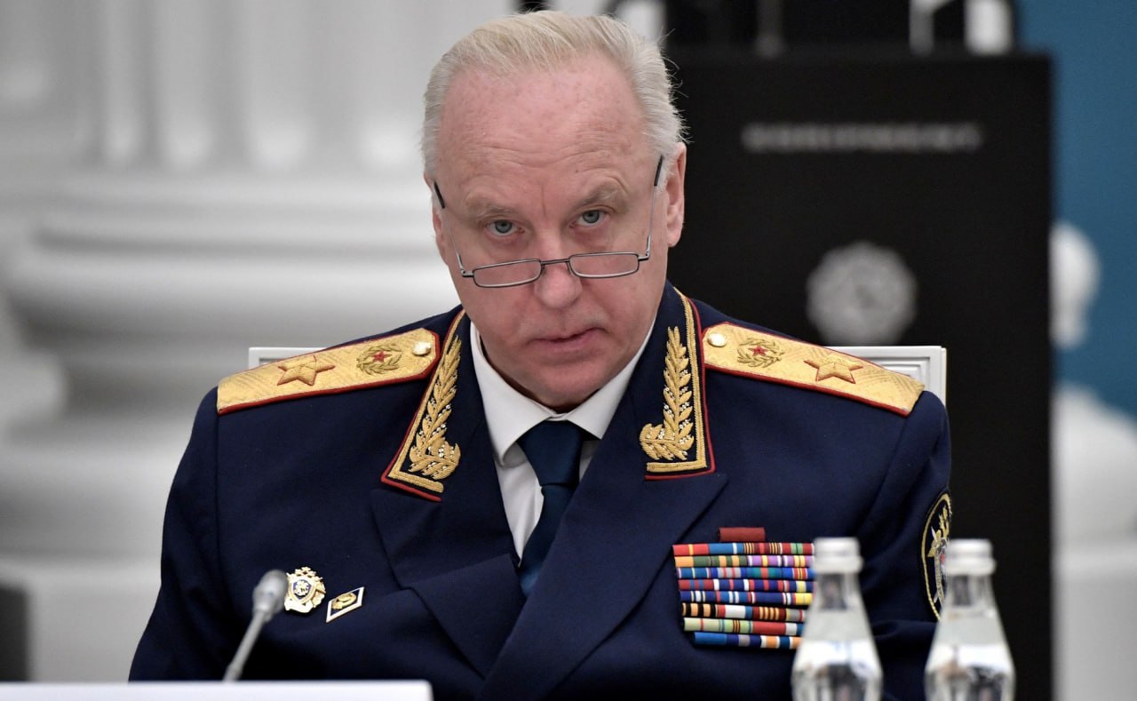 Бастрыкин заинтересовался ДТП с самокатчиком в Ижевске Глава Следственного комитета России Александр Бастрыкин распорядился возбудить уголовное дело по факту наезда электросамоката на ребенка в Ижевске, сообщает пресс-служба СК Удмуртии. ДТП произошло в мае. Самокатчик сбил семилетнего мальчика на одной из улиц города. В результате ребенка госпитализировали с многочисленными травмами, в том числе с травмой глаза. Следственный комитет Удмуртии проводит проверку по факту случившегося. Фото: wikimedia.org #Удмуртия