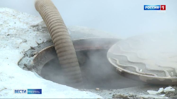 В Соликамске произошла коммунальная авария    В Соликамске произошла коммунальная авария.  В 9:00 случилась остановка теплоснабжения центральной котельной и котельной БИС-2. Произошел порыв на сетях в микрорайоне Клестовка. Местонахождение установили, дефект устраняют. Сейчас центральная котельная функционирует в штатном режиме, в котельной БИС-2 запущены сетевые насосы. Стартовали работы по организации планомерного подключения домов к теплоснабжению.