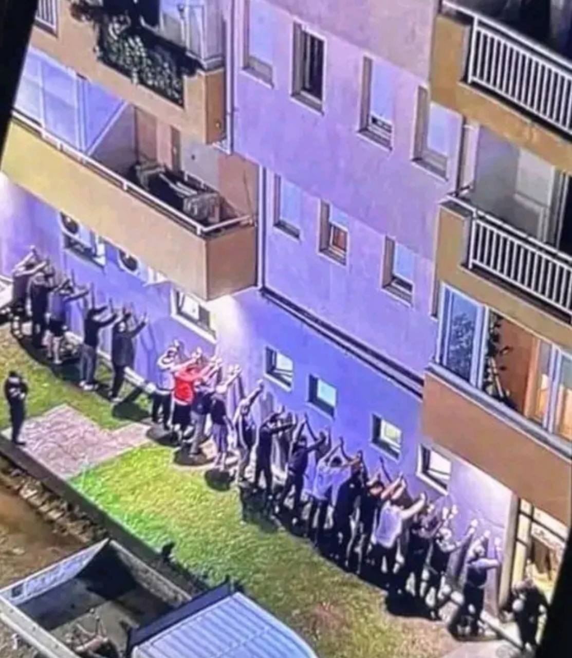 Полиция Черногории проводит массовые облавы по всей столице страны Подгорице на турок Задержаны около 45 граждан Турции Черногория Новости