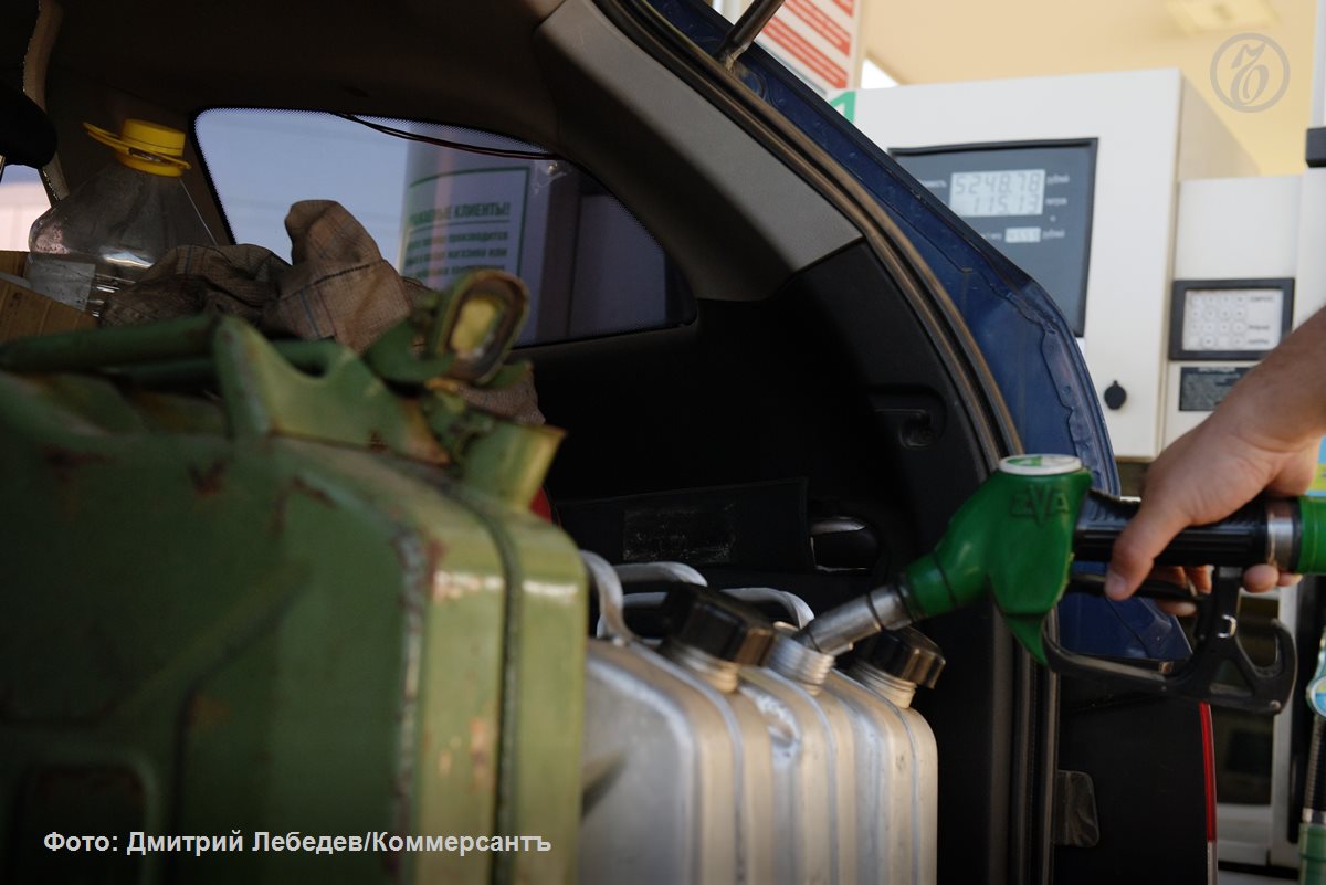 Регуляторы не готовы разрешить продажу бензина с 10 этанола Росстандарт не готовит необходимых изменений в действующий технический регламент и ГОСТ Против снижения требований к качеству топлива выступали в том числе крупные нефтекомпании а основным способом обеспечения баланса на внутреннем рынке остаются экспортные ограничения Ъузнал