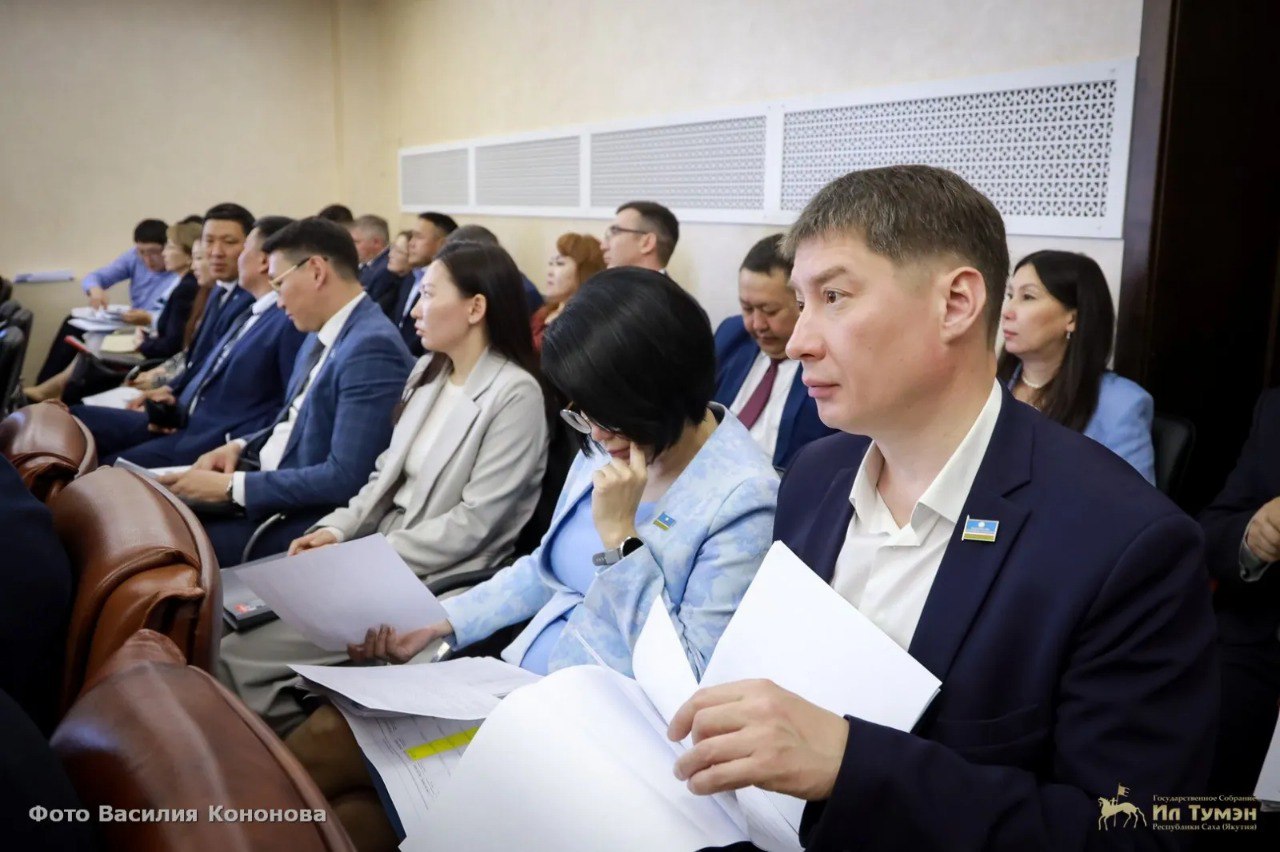 Отчет об исполнении госбюджета Якутии за 2024 год рассмотрели на публичном слушании в Ил Тумэне Так, по итогам 2024 года в доходную часть госбюджета Якутии поступило налоговых, неналоговых доходов и безвозмездных поступлений в сумме 331,0 млрд рублей, или 105,8% от годовых прогнозных назначений. По итогам публичных слушаний отчет об исполнении госбюджета Якутии за 2024 год был одобрен. Подробнее читайте по ссылке Фото: Василий Кононов