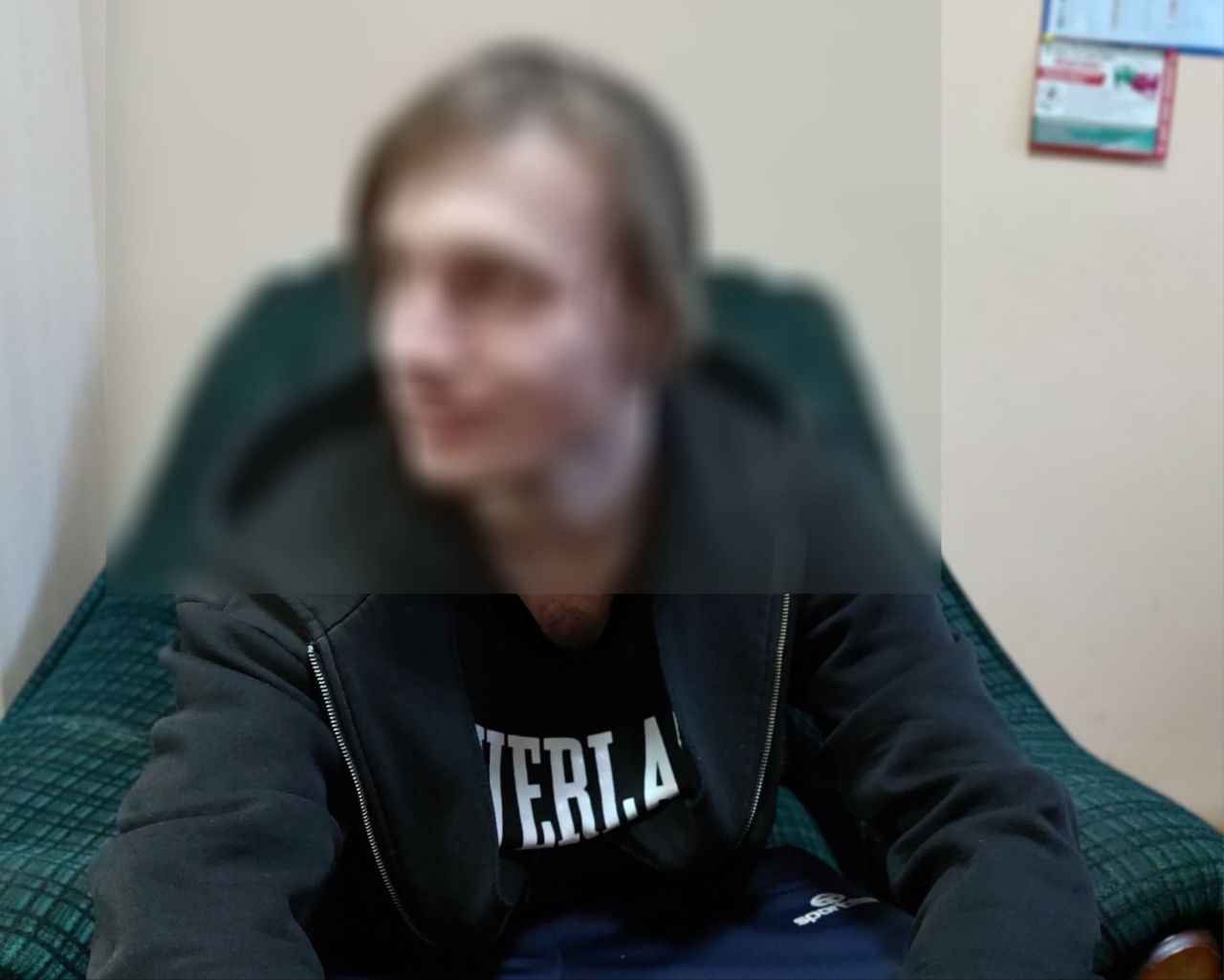 4  0   свертков с марихуаной изъяли у студента полицейские в Белореченском районе   19-летний местный житель приобрел в сети Интернет оптовую партию марихуаны для продажи.   Сотрудники УНК ГУ МВД краевого главка полиции с коллегами из ОМВД России по Белореченскому району изъяли в его доме в посёлке Родники  40 свертков с наркотиками  массой около 115 г.  Молодой человек заключен по стражу, ему грозит до 20 лет лишения свободы по ч. 3 ст.30, ч. 4 ст. 228.1 УК РФ.    Поддержать наш канал       Полиция Кубани