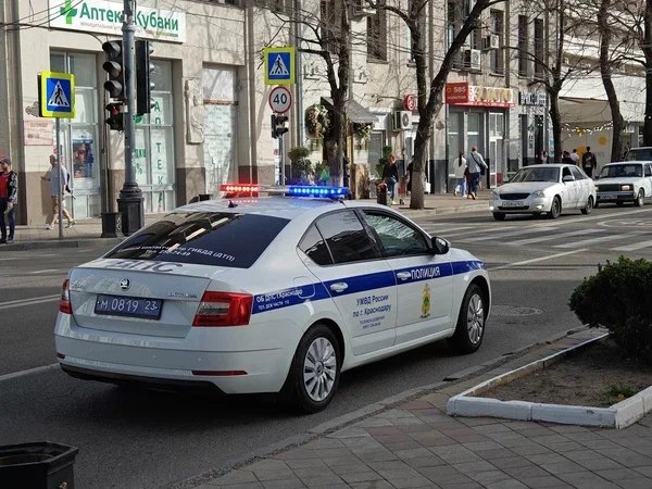 Краснодарский край занял первое место в России по количеству дорожно транспортных происшествий с участием водителей в состоянии алкогольного опьянения Об этом сообщает ТАСС со ссылкой на проанализированные материалы Госавтоинспекции Согласно статистике с января по ноябрь 2025 года на Кубани произошло 414 таких ДТП В тройку антирейтинга также вошли Нижегородская область 329 аварий и Красноярский край 308 аварий Меньше всего инцидентов зафиксировано на федеральной территории Сириус и в Ненецком автономном округе по три случая Всего по России за указанный период зарегистрировано 9 902 ДТП с пьяными водителями что на 8 меньше чем за аналогичный период 2024 года Фото Юрий Серебренников BFM Кубань BFMKuban