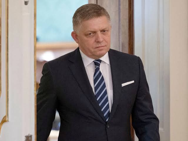 Премьер Словакии Фицо перенес три хирургические операции после покушения, которое на него было совершено год назад, сообщил словацкий министр обороны Калиняк