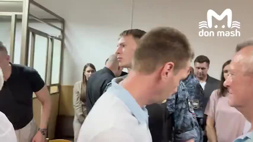 Суд в Ростове продолжает дело Влада Свиридова с поддержкой более 100 человек