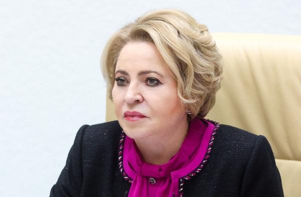 Валентина Матвиенко прибыла в Женеву на Конференцию спикеров парламентов Председатель Совета Федерации выступит в рамках общей дискуссии «Мир в смятении: парламентское сотрудничество и многосторонний подход к решению проблем во имя мира, справедливости и процветания каждого». Также она примет участие в 15-м Саммите женщин — председателей парламентов. Кроме того, Матвиенко проведёт ряд двусторонних встреч. В частности, запланирована беседа с председателем Межпарламентского союза Тулией Эксон. Подпишись на «Говорит Москва»