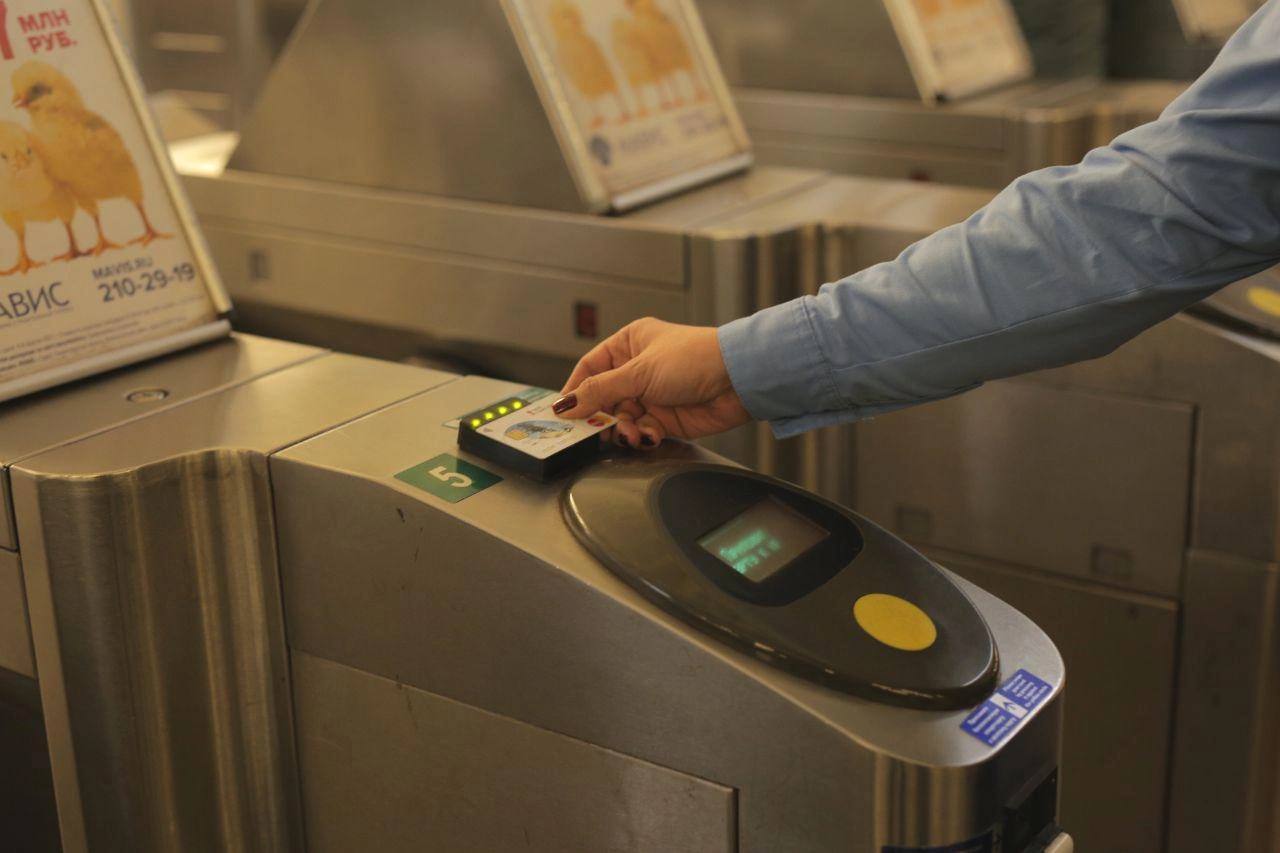 Ограничения из за ремонта эскалатора на станции метро Балтийская продлили до 20 марта Городской комитет по транспорту Санкт Петербурга продлил до 20 марта 2026 г ограничения режима работы вестибюля станции метро Балтийская  Решение принято в связи с продлением работ по капитальному ремонту эскалатора Вход в вестибюль закрыт с 08 10 до 09 20 ограничен с 17 00 до 19 00 Изначально завершение работ планировалось до 27 февраля 2026 г  Пассажирам рекомендовано пользоваться соседними станциями до которых можно добраться наземным транспортом Петербургский метрополитен Telegram Max