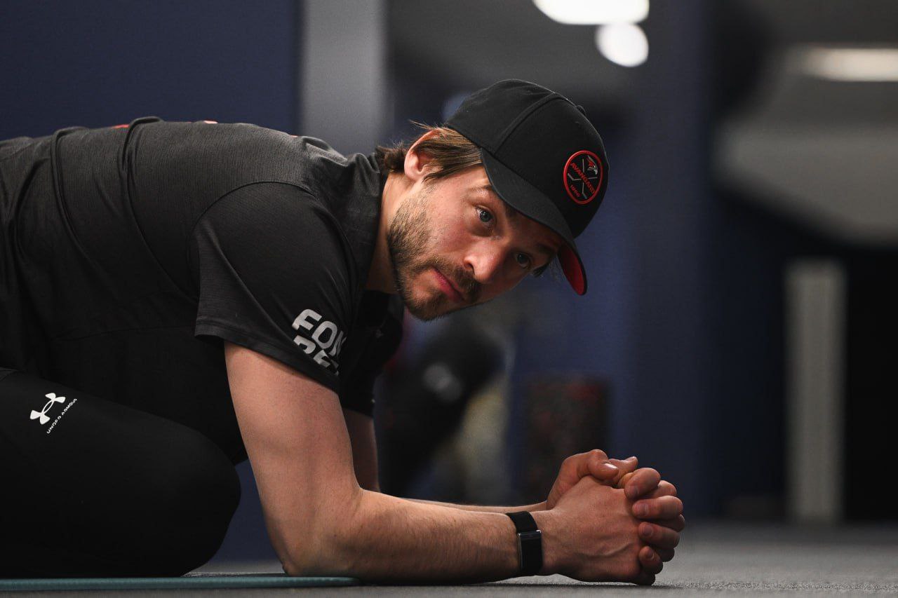 Сегодня Авангард на выезде сыграет с нижнекамским Нефтехимиком Сейчас ястребы занимают третью строчку в турнирной таблице Востока а Нефтехимик пятую Надеемся отыграться за прошлое обидное поражение Игра начнется в 22 00 по омскому времени Посмотреть трансляцию можно в эфире 12 канала и соцсетях Фото ХК Авангард