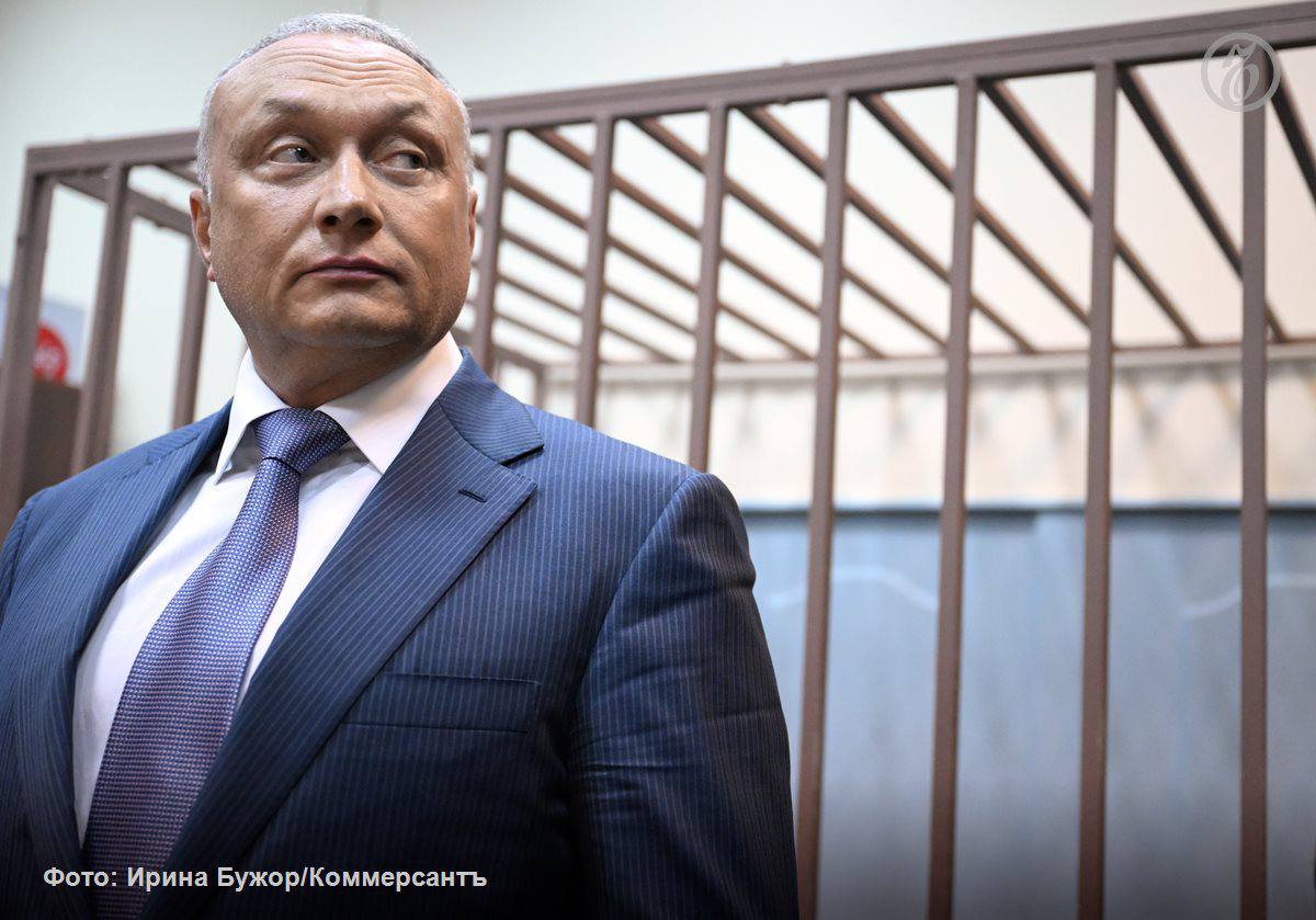 Генпрокуратура РФ подала иск в Одинцовский городской суд о взыскании более 600 млн руб с экс сенатора от Тульской области Дмитрия Савельева Согласно позиции Генпрокуратуры предоставление недостоверных сведений о доходах позволяло господину Савельеву сохранять статус сенатора и совмещать должностное положение с коммерческой деятельностью Отмечается что он перевел активы в теневой сектор экономики и продолжил управлять ими запрещенными способами извлекая несправедливые конкурентные преимущества Первый заместитель генпрокурора требует взыскать в доход государства более 609 млн руб сумму полученную экс сенатором по мнению обвинения из незаконных источников Подписывайтесь на Ъ Оставляйте бусты