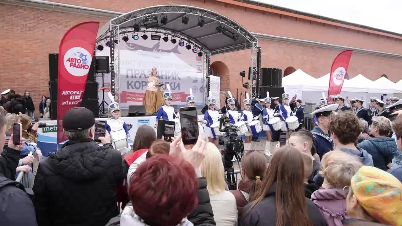 Выпуск 300 мальков сига в Кронверкский пролив в рамках Дня корюшки