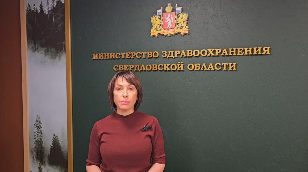 Уралец обратившийся к Владимиру Путину из за проблес с лекарствами получает всё необходимое лечение Об этом сообщила замгубернатора министр здравоохранения Свердловской области Татьяна Савинова По её словам после госпитализации летом 2025 года мужчине назначили препараты и начали обеспечивать ими по федеральной программе БСК Лекарственные препараты пациенту были выписаны в июле в августе и последняя выписка была в октябре 2025 года продолжительностью на 2 месяца Завтра житель Краснотурьинска приглашён в поликлинику ему вновь будет выписан лекарственный препарат и будет продолжено обеспечение необходимыми лекарственными препаратами отметила замгубернатора министр здравоохранения Свердловской области Кроме того Татьяна Савинова отметила что в 2025 году на льготное лекарственное обеспечение в регионе направлено 12 1 млрд рублей из них 9 5 млрд средства областного бюджета На программу БСК выделено 464 млн рублей дополнительно в ноябре ещё 87 млн чтобы обеспечить пациентов до конца года и сформировать запас на 2026 й Сейчас льготные лекарства выдают в 200 аптеках области государственных и частных В этом году открыли ещё 20 госаптек в 2026 м планируют открыть ещё 40 Подписаться на 4 канал Мы в MAX