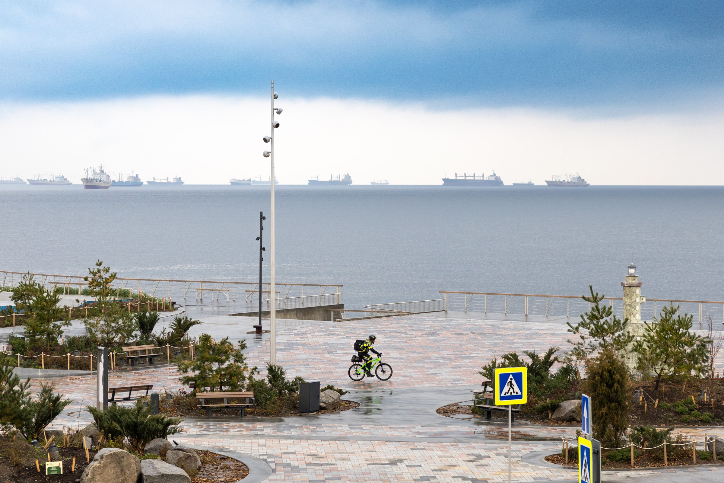 Жителей Владивостока приглашают принять участие в IX Всероссийском конкурсе молодых архитекторов и урбанистов Все желающие внести вклад в благоустройство дальневосточной столицы могут принять участие в IX Всероссийском конкурсе Идеи преображающие города Подать заявку можно на сайте Конкурсантам предлагается разработать проекты направленные на развитие новых общественных пространств и улучшение качества городской среды Проведение конкурса направлено на поддержку национального проекта Инфраструктура для жизни и федерального проекта Формирование комфортной городской среды НацПроекты Читайте наши новости в МАХ