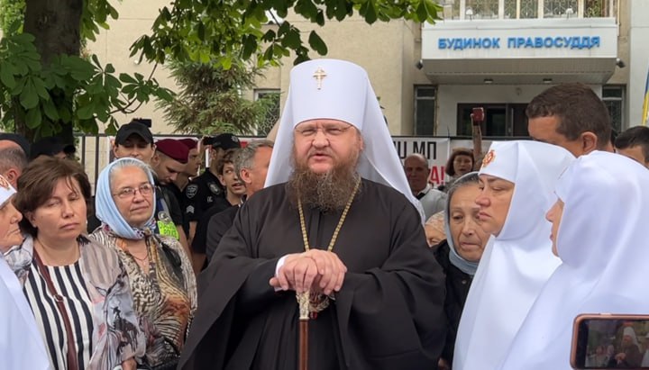 Украинского митрополита Феодосия отравили предположительно тяжелыми металлами По данным Союза православных журналистов именно с этим связана госпитализация архиерея который на Украине находится под следствием о госизмене Подписаться на РИА Новости