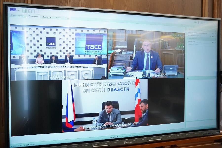 Более 67 тысяч детей в Кузбассе пользуются мобильным приложением «Заступник» В ТАСС состоялась пресс-конференция, посвященная цифровым инструментам повышения уровня детской безопасности на примере системы помощи детям «Заступник». Она позволяет ребенку в экстремальной ситуации послать сигнал бедствия, позвать на помощь через бесплатное мобильное приложение и получить ее в течение 2-3 минут. По видеосвязи участие принял губернатор Кузбасса Илья Середюк. Как рассказал губернатор, благодаря проекту «Заступник» в регионе помощь уже получили 383 юных кузбассовца. 341 ребенку поддержку оказал «круг доверия» из числа близких родственников; 42 детям — волонтеры и экстренные службы. В числе самых распространенных случаев — буллинг 32% , агрессия со стороны взрослых 13% , преследования незнакомцами 12% , обострение хронических заболеваний 11% , пропажи детей 11% бытовые случаи 9% .