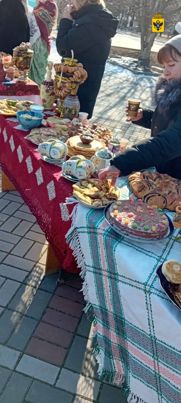 В Ивановском округе состоялось прошли народные гуляния «Гуляй, Масленица»  Праздник собрал жителей округа, создав атмосферу радости и веселья. Гости мероприятия угощались традиционными блинами, участвовали в конкурсах и развлечениях, общались с друзьями и соседями. Масленичные гуляния подарили много ярких эмоций и стали отличным поводом провести время вместе.  Администрация округа ждёт жителей на следующих мероприятиях и праздниках.  Сайт   ВК   ОК  #Администрация_Херсонская_область