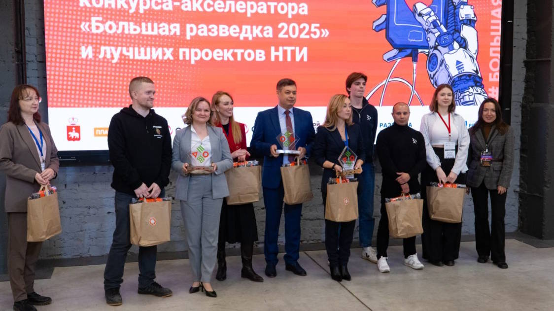 В финал первого пермского образовательного интенсива малых технологических компаний МТК вышли девять компаний успешно представившие результаты своей трехмесячной работы перед федеральными и региональными экспертами на Демо дне Акселератора Экспертным жюри были выбраны три лучшие проекта ООО Спутник по созданию оборудования для станков с ЧПУ Спутник точности ООО Промтехинжиниринг по созданию инновационных технических решений в энергосбережении ПРОМТЕХИЗОЛ ООО Моторно по созданию синхронных электродвигателей для БАС