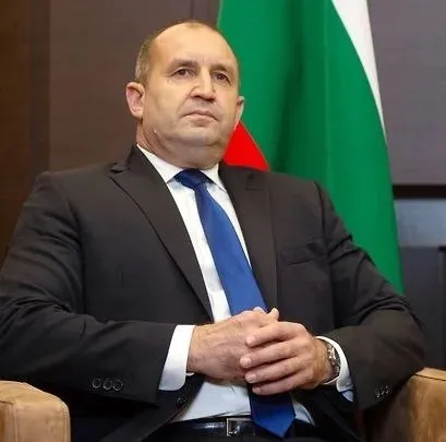 В Болгарии новым премьер министром избрали Румена Радева лидера партии Прогрессивная Болгария победившей на последних парламентских выборах Ранее Радев занимал пост президента страны Политик неоднократно высказывался против предоставления военной помощи Украине и введения санкций против России Фото Дмитрий Азаров Коммерсант Подписаться Связаться Поддержать Patreon Буст
