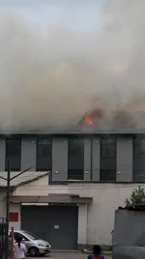 Пожар в музыкальной школе имени Мукаша Абдраева в Бишкеке