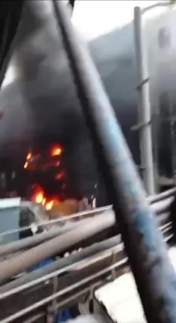 Пожар на стройке элитного ЖК в центре Москвы ограничил движение