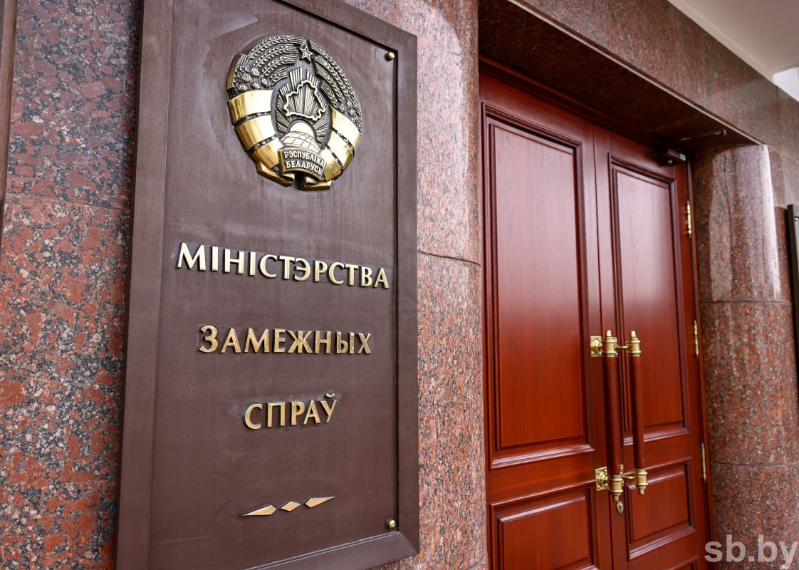 МИД порекомендовал белорусам проявлять осторожность при поиске работы за рубежом  Внешнеполитическое ведомство Беларуси выступило с такой рекомендацией после появившейся в СМИ информации о белорусах, освобожденных из трудового рабства в Испании.   «Посольство Беларуси в Мадриде находится в контакте с правоохранительными органами Испании. При подтверждении данных СМИ и необходимости белорусам будет оказана всесторонняя консульско-правовая помощь. МИД Беларуси в свою очередь в очередной раз рекомендует гражданам проявлять осторожность при поиске работы за рубежом, проверять сведения о работодателях и условиях трудоустройства», - обратили внимание в министерстве.   Ранее в СМИ появилась информация о том, что гражданская гвардия и Служба таможенного контроля Испании ликвидировали преступную организацию, занимавшуюся производством и распространением контрафактной и контрабандной табачной продукции в провинциях Малага, Кордова и Севилья .  Сообщалось, что в результате операции освобождены 18 человек разных национальностей, включая граждан Беларуси, Китая и Вьетнама, которых заставляли работать в нечеловеческих условиях.   Поддержать канал бустами   Inst  TikTok  ВК  OK  FB