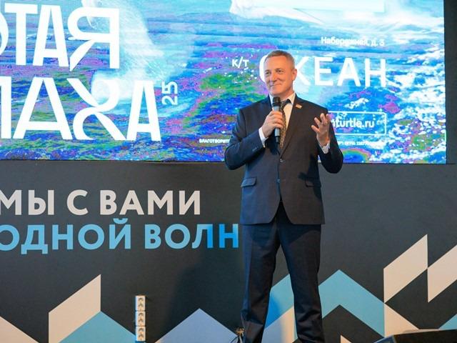 Международный фестиваль дикой природы Золотая черепаха начал работу во Владивостоке Он продлится до 14 сентября Программу составляют более ста лучших фотографий дикой природы со всего мира кинопоказы лекции мастер классы и экскурсии для школьников и жителей региона Как рассказал РБК Приморье депутат ЗС ПК Сергей Кузьменко это не просто культурное событие это часть большого процесса экологического просвещения Подписывайтесь на РБК Восток