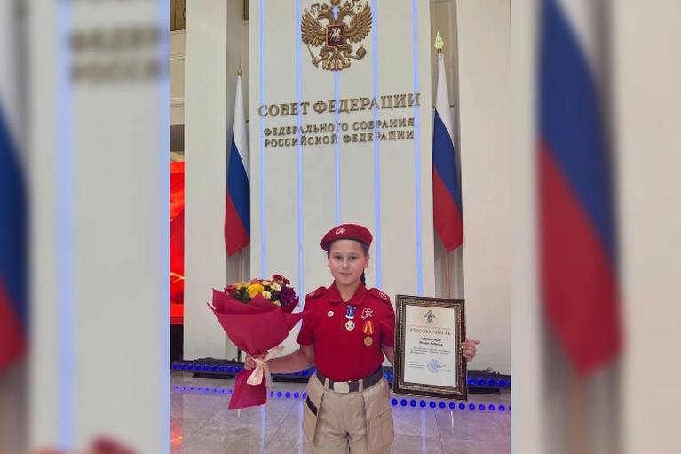 Сидел весь в крови школьница спасла одноклассника от смерти 31 октября 10 летняя Милана Асташова из Забайкалья получила памятную медаль Совета Федерации РФ За проявленное мужество Два года назад девочка спасла одноклассника от нападения собаки Мария Асташова мама школьницы рассказала КП Иркутск что произошло в тот страшный день Фото личный архив