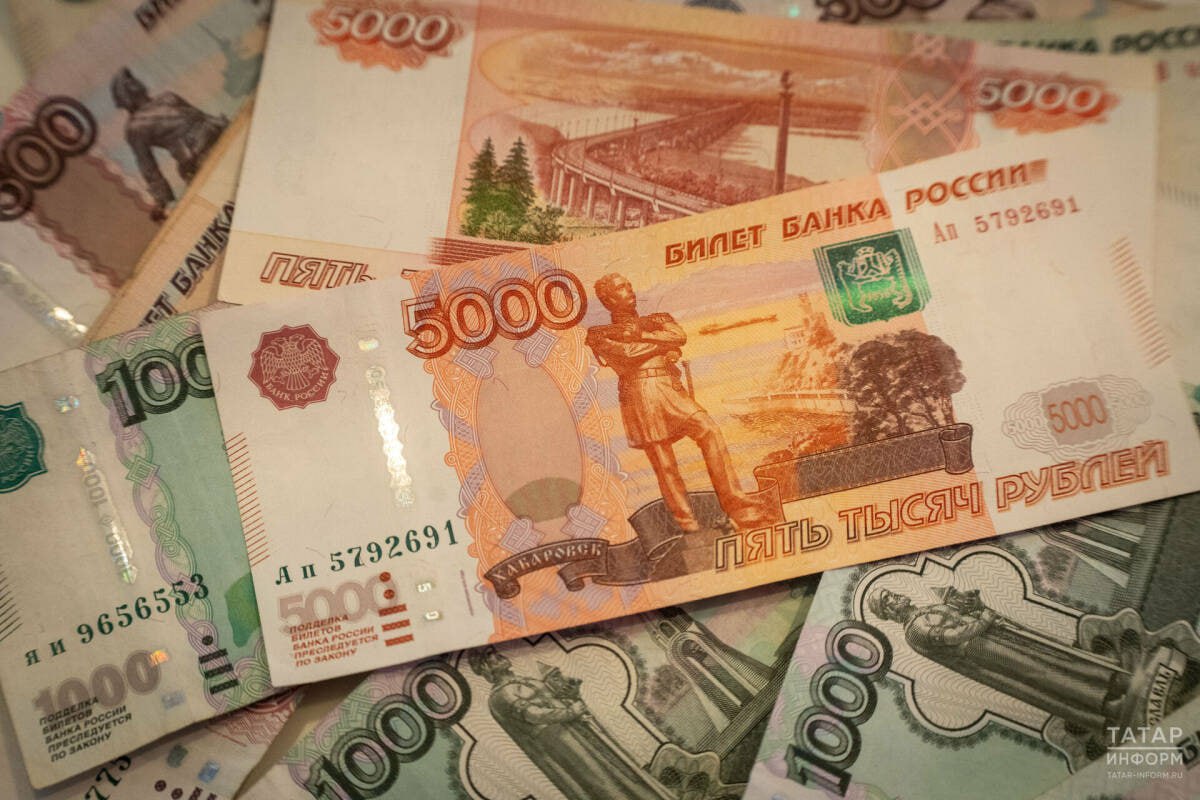 Прожиточный минимум в РФ на душу населения в 2026 году составит 18 939 рублей для трудоспособного населения 20 644 рубля говорится в материалах к бюджету Для пенсионеров прожиточный минимум установлен в 16 288 руб для детей 18 371 руб
