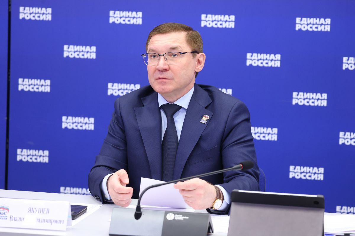 Владимир Якушев: Проект Единой России для ветеранов СВО и членов их семей «СВОй бизнес» в 2025 году охватит более 30 регионов России До конца года программа пройдёт в Дагестане, Чечне, Архангельской, Волгоградской, Калужской, Нижегородской, Тамбовской, Челябинской, Новгородской, Московской, Мурманской, Тверской, Сахалинской, Астраханской, Курганской, Оренбургской, Кировской, Орловской, Тульской, Ярославской областях, Алтайском, Краснодарском, Забайкальском и Красноярском краях, а также в Республиках Алтай, Коми, Саха Якутия , Бурятия, Башкортостан, Адыгея и в Санкт-Петербурге. Зарегистрироваться для участия в программе можно по ссылке. Мы видим интерес к программе. Выпускники получают дальнейшее сопровождение и помощь в открытии своего дела. Считаю, что один из вопросов, который нужно проработать с Правительством, - принятие профессионально-образовательного стандарта по предпринимательству. Он позволил бы системно готовить специалистов в этой области, - отметил секретарь Генсовета. Партия реализует проект с корпорацией МСП и «Опорой России».
