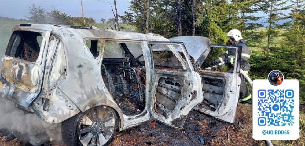 Автомобиль загорелся после ДТП на Сахалине — пострадала женщина В Корсаковском районе произошла серьёзная авария. Автомобиль улетел с трассы, а после загорелся. В областной ГАИ сообщили, что авария случилась 27 мая в 17:45 на 97 км автодороги Корсаков — Новиково. За рулём Kia Soul находилась 51-летняя женщина, она не справилась с управлением. "В результате ДТП водитель получила травмы. Проводится проверка", — отметили в ведомстве. Прислать новость Подписывайся на «Точку отсчёта»