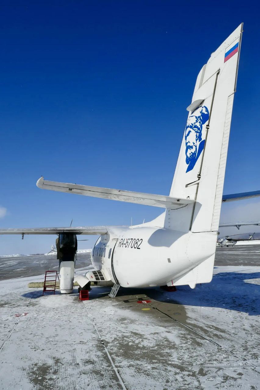 рейсыХабАвиа   Аэропорт Мунук Аян с 08 00 до 10 00 проводит расчистку взлетно посадочной полосы от снега     Вылет рейса 403 за 20 февраля из Николаевска на Амуре в Аян задерживается до 10 00 в связи с проведением снегоочистительных работ в аэропорту Аяна   Вылет рейса 401 из Хабаровска в Охотск в 09 47   Рейс 415 за 20 февраля по маршруту Хабаровск Николаевск на Амуре Нелькан готовится к отправлению в 10 15   Информация в сообщении обновляется время местное Фото Александр Стафеев