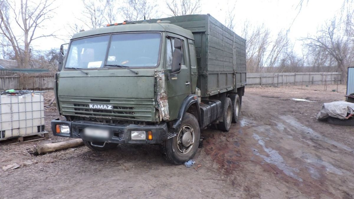 Пьяного водителя КАМАЗа не стали судить строго за гибель знакомого Покровский районный суд решил не изолировать от общества водителя грузовика, сбившего в пьяной неразберихе своего знакомого. ↗ Прислать новость Подписаться