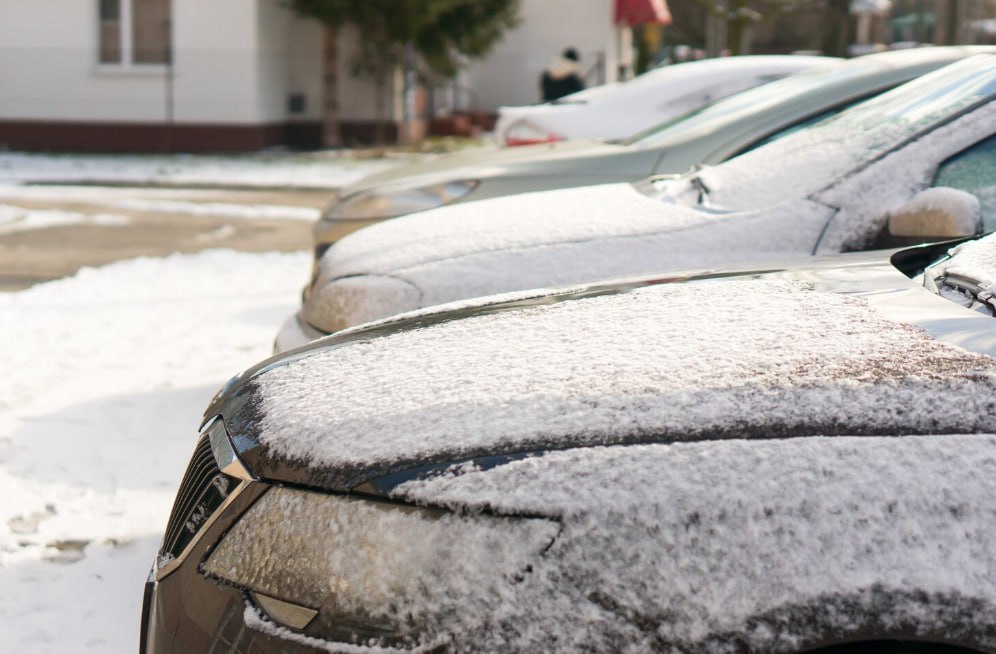 Алексей Лошкин призвал глав районов активнее бороться с наледью в городе Глава Челябинска Алексей Лошкин призвал глав районов города активно бороться с наледью на дорогах и пешеходных зонах Своё негодование по поводу образовавшихся катков он выразил сегодня 10 ноября в рамках аппаратного совещания Текущие погодные условия требуют своевременной обработки всех пешеходных тротуаров и внутриквартальных маршрутов заявил Алексей Лошкин Хотя улично дорожная сеть и тротуары вдоль них находятся в удовлетворительном состоянии мой личный объезд выявил неудовлетворительное состояние отдельных внутриквартальных пешеходных маршрутов Сегодня утром мы с коллегами разбирались в чьей зоне ответственности находятся проблемные территории по которым поступали обращения жителей как в адрес глав районов так и управления ЖКХ Были выявлены территории выпавшие из внимания в ходе обходов и объездов акцентировал внимание градоначальник ПОДРОБНЕЕ URALPRESS RU