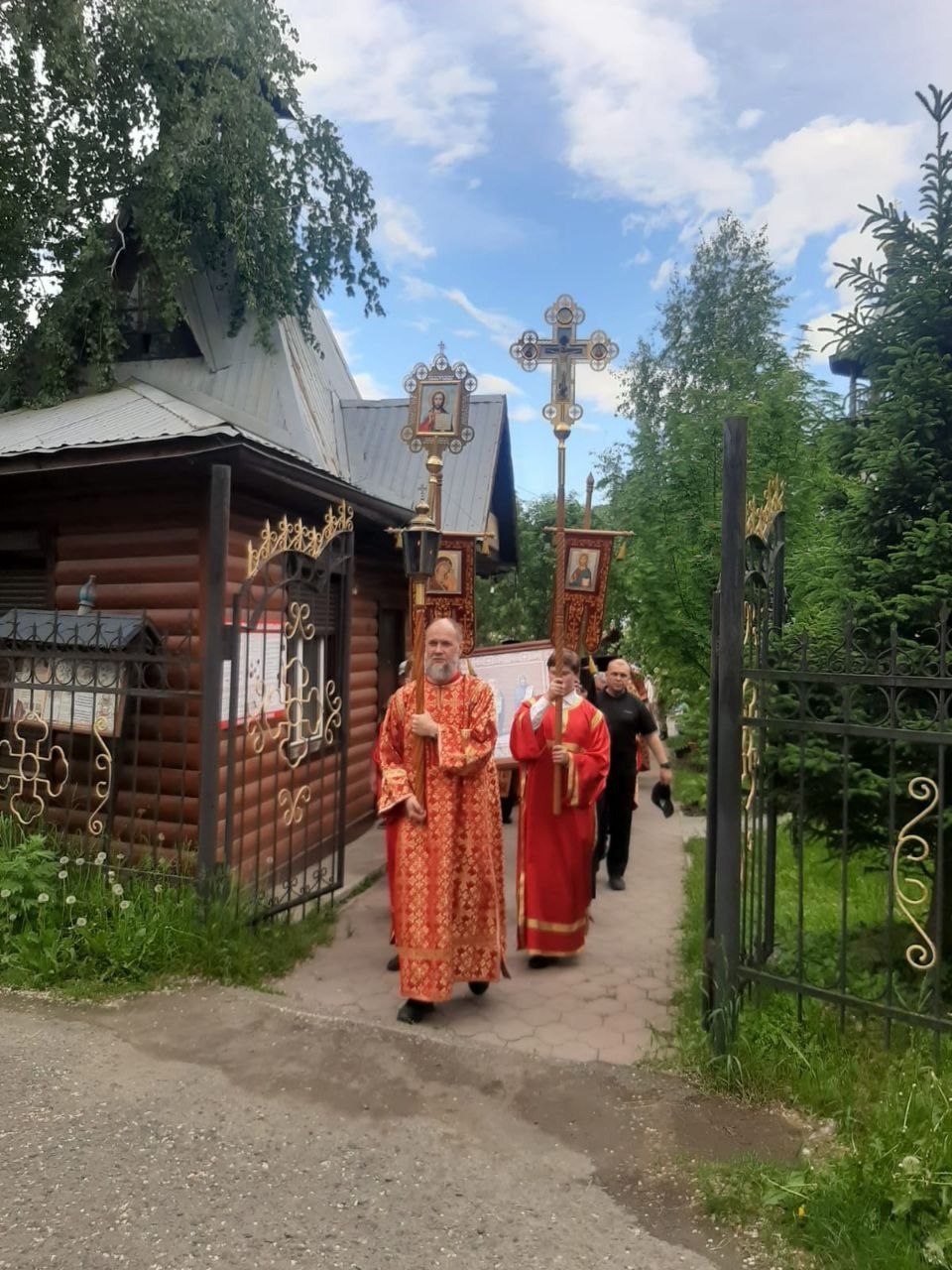 Крестный ход, посвященный Дню славянской письменности и культуры, состоялся в Горно-Алтайске. В нем приняли участие 200 человек. Фото: Администрация Горно-Алтайска