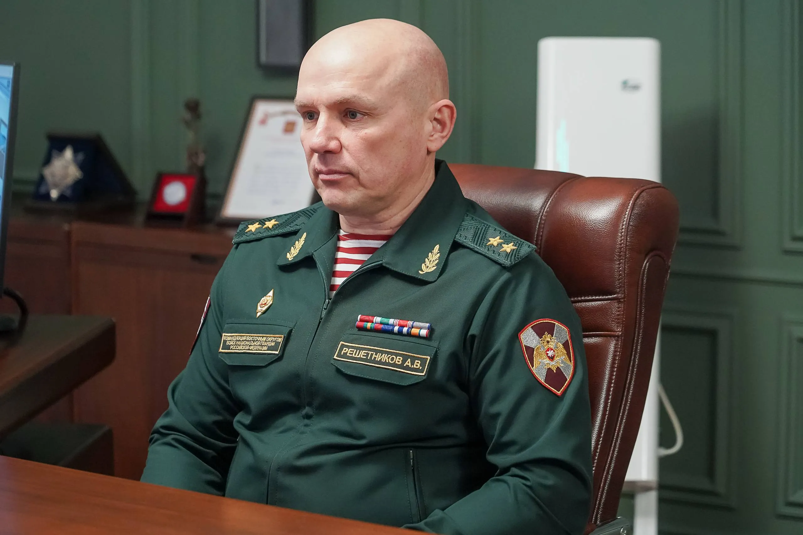 Провели рабочую встречу с командующим Восточным округом Росгвардии генерал лейтенантом Александром Решетниковым Обсудили вопросы взаимодействия по обеспечению безопасности и правопорядка в Магаданской области Отметили инициативу и участие росгвардейцев в реализации общественно значимых проектов патриотических и спортивных мероприятий Правительство региона оказывает меры социальной поддержки сотрудникам и военнослужащим ведомства Продолжается строительство арендного жилья квартиры в котором также могут предоставляться личному составу MAX