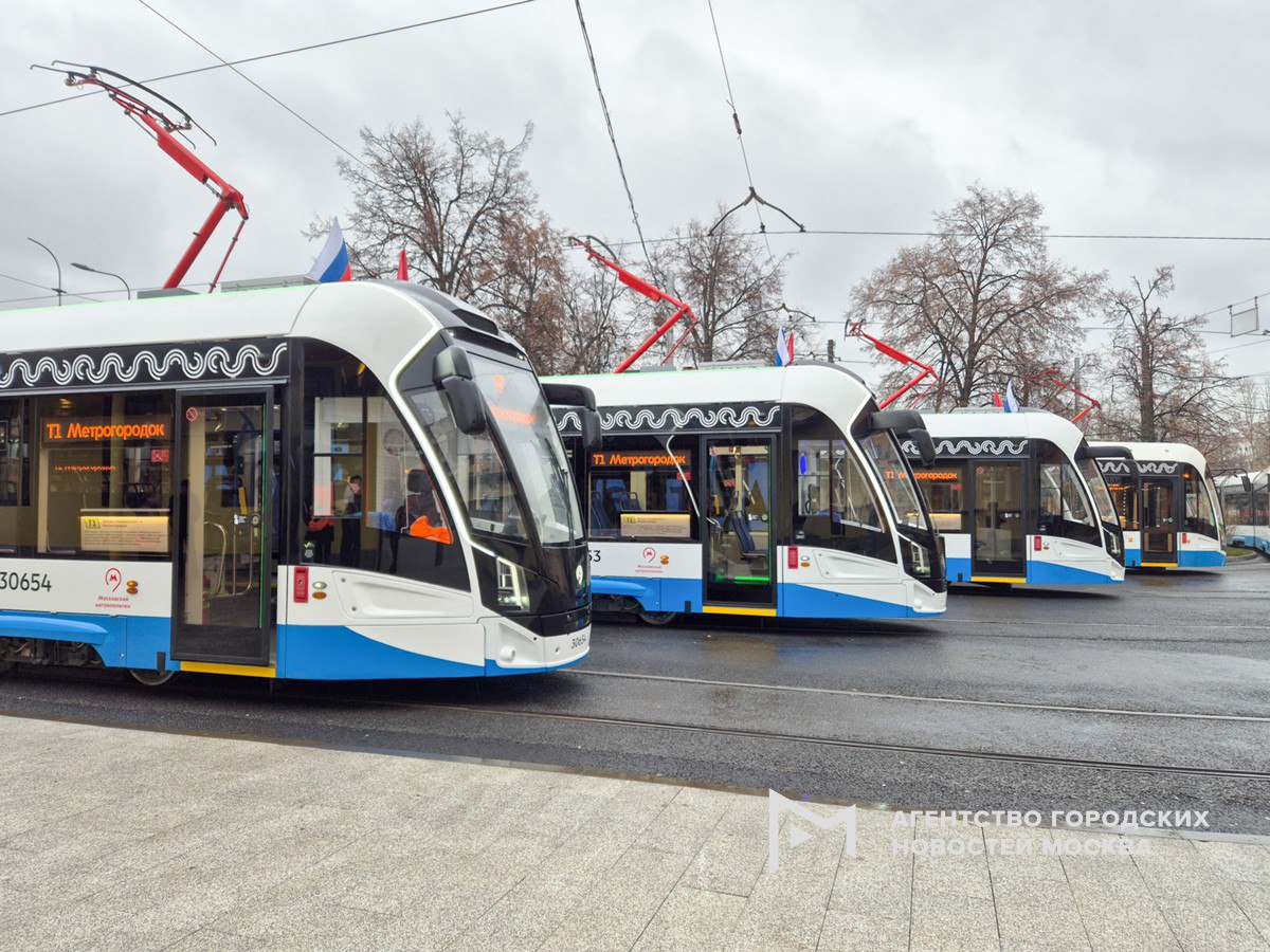 Парк трамваев полностью обновят в Москве в 2026 году В столицу поступят 50 современных автономных трамваев Львенок Москва Таким образом трамвайная система российской столицы станет одной из самых современных и технологичных в мире Подпишись на Агентство Москва Мы в МАХ