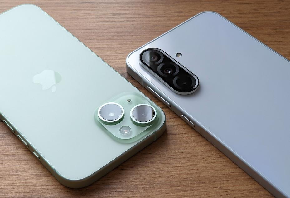 Apple и Google объединились Теперь переход с Android на iPhone станет проще чем когда либо Apple и Google неожиданно пошли на сближение две компании совместно создают новый универсальный инструмент для быстрой и полной миграции данных между iOS и Android Об этом сообщает MacRumors Речь идёт о встроенной системе переноса данных которая появится прямо в обеих ОС и заменит нынешние приложения Переход на iOS и Переключение на Android По информации источников новый механизм получит расширенные возможности и позволит переносить те типы данных которые раньше были недоступны для миграции Google уже внедрила экспериментальную версию функции в сборку Android Canary Apple по данным инсайдеров добавит её в одну из ближайших бет iOS 26 Это важная новость для всех кто давно подумывал сменить платформу но опасался потерять данные Новый инструмент обещает сделать переход с Android на iPhone и обратно настолько прозрачным что выбор смартфона наконец перестанет зависеть от страхов о переносе информации Похоже конкуренты решили сотрудничать там где это действительно важно в удобстве пользователя appleinside apple appleinside iphone android