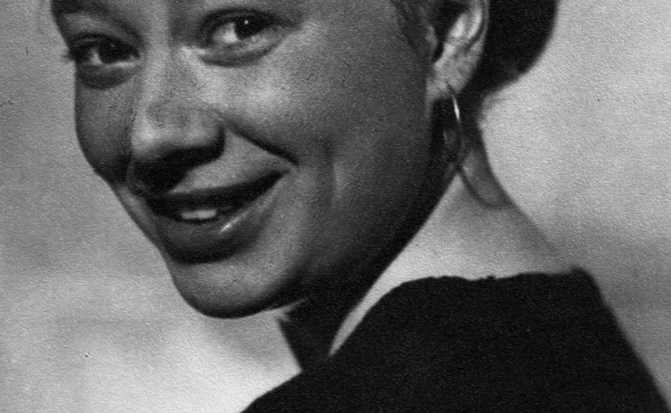 В возрасте 95 лет умерла Наталия Рахманова советская и российская переводчица сделавшая первый перевод повести Джона Р Р Толкина Хоббит или Туда и обратно на русский язык Об этом сообщил ее сын Алексей Гордин на своей странице в Facebook принадлежит корпорации Meta чья деятельность признана в России экстремистской и запрещена Фото из личного архива РБК в Telegram и MAX