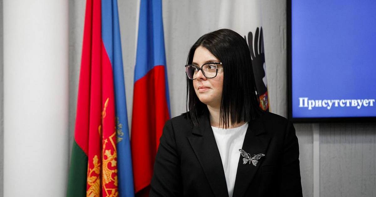 Надежда Панаетова покидает пост вице мэра Краснодара Ожидается что ее уход с должности состоится на следующей неделе Панаетова проработала в структурах администрации 19 лет Она курировала работу по вопросам архитектуры и градостроительства торговли контроля информационной политики По её словам решение связано с желанием уделять больше времени семье Плохо грузит Telegram Читай и смотри в MAX