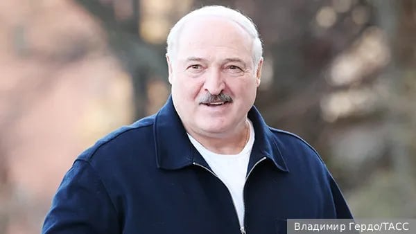 Лукашенко выразил уверенность, что Европа вскоре откроется для сотрудничества с Белоруссией и Россией, так как без них существовать не может.  «Я думаю, что спокойно со временем и Киев будет работать с нами – никуда не денутся. Потому что все-таки мы люди свои. Всякое в жизни бывает, но я думаю, нормализуем мы с ними отношения», – уверен он.