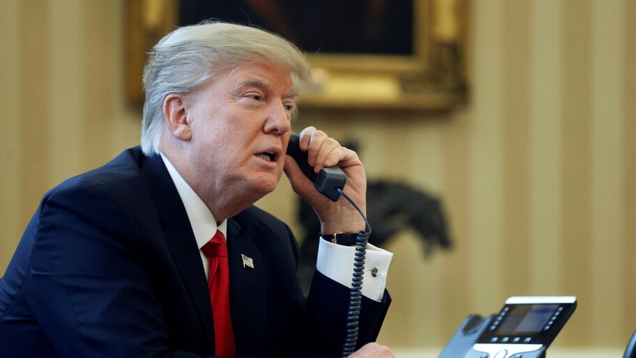 Президент США анонсировал новый разговор с Путиным по теме Украины Американский лидер Дональд Трамп намеревается обсудить с Президентом РФ Владимиром Путиным урегулирование украинского конфликта. «Я собираюсь поговорить с Владимиром Путиным, посмотреть, сможем ли мы это закончить. Я поговорю с Путиным», — сказал он на пресс-конференции в Гааге по итогам саммита НАТО. Трамп провел сегодня встречу с главой киевского режима Зеленским. В беседе с журналистами американский президент не стал уточнять, продолжат ли США военные поставки на Украину, однако пообещал рассмотреть вопрос поставок систем ПВО Patriot. Фото: Global Look Press Читать полностью , VK и ОК и читайте новости на нашем сайте