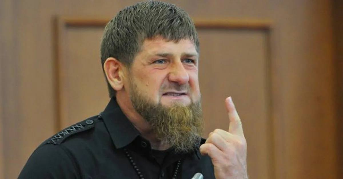 Не дождетесь! Кадыров прокомментировал слухи о своей смерти Обращаюсь к тем, кто пишет дешёвые вещи — мы живы. Если система поставлена, то нет необходимости проводить совещания каждый день. Достаточно позвать к себе или позвонить, дать любое поручение — вот такая у нас система. По их мнению, если человек не идёт на совещание — он сразу при смерти или уже умер. Не дождётесь, — сказал глава Чечни. Главное — здесь. Подписывайтесь!