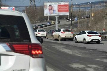 Многокилометровая пробка образовалась на Култукском тракте вечером 21 сентября Судя по данным с карт автомобилисты выстроились в очередь которая тянется от остановки Олха Шелеховского района до поворота на посёлок Маркова Что стало причиной затора в выходной день неизвестно Просто все едут с дачи и с отдыха и теперь тут затор как в трубах делятся своими недовольствами автомобилисты Бывает и хуже негодуют сибиряки Движение затруднено на участке уже несколько часов Фото Владимир Веленгурин
