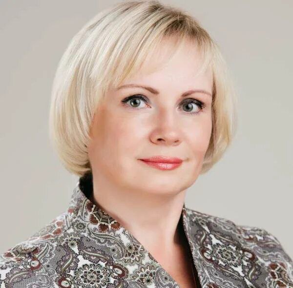 Депутат облдумы Марина Македонская станет министром здравоохранения Тамбовской области Её кандидатуру, из трёх предложенных Евгением Первышовым, согласовал федеральный Минздрав. С 2011 года Македонская руководит городской клинической больницей имени Архиепископа Луки города Тамбова. В областной Думе она председатель комитета по охране здоровья. Марине Македонской 50 лет. Она уроженка Россоши из Воронежской области, выпускница Саратовского мединститута.