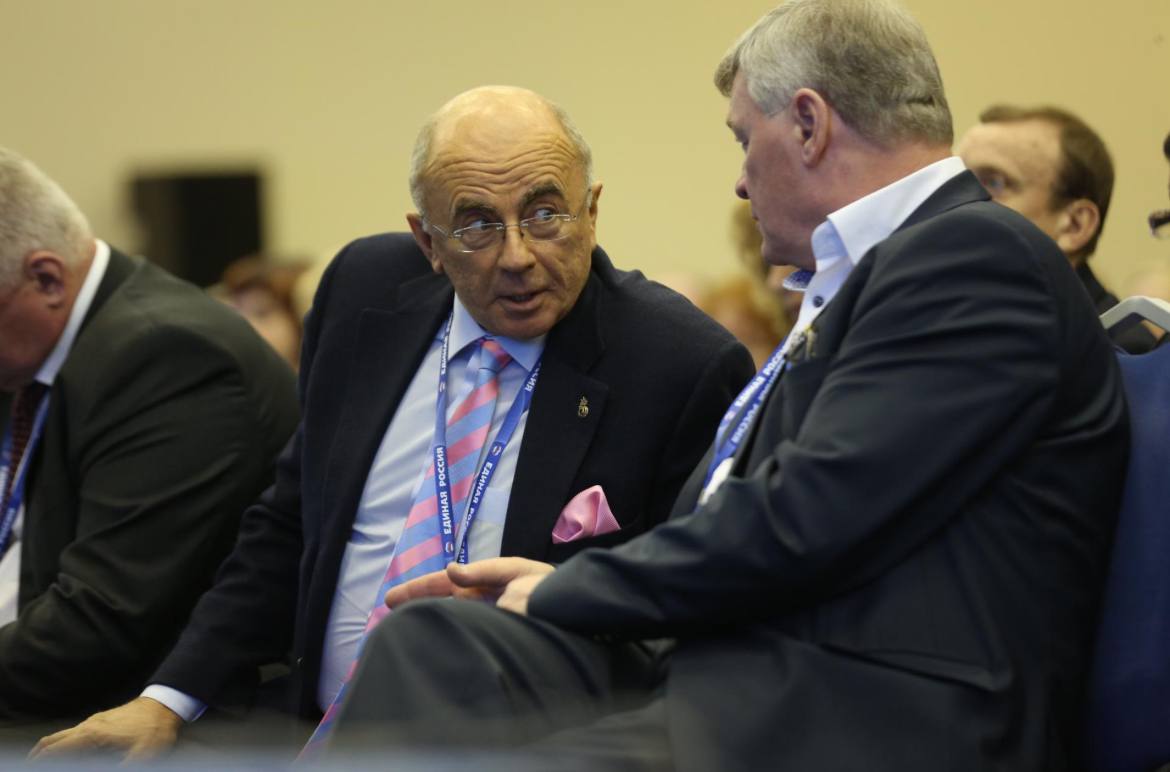 В университете профсоюзов идут обыски по делу о хищении 26 млн рублей Полиция проводит обыски в Санкт Петербургском гуманитарном университете профсоюзов СПбГУП сообщили в администрации вуза Причиной обыска могло послужить уголовное дело о хищении 26 млн рублей По информации 78 ru уголовное дело о мошенничестве было возбуждено после сообщения ВРИО ректора Евгения Лубашева Сотрудники правоохранительных органов в вузе изымают системные блоки работают в кабинете ректора и других помещениях Напомним 22 сентября Генпрокуратура подала в арбитражный суд иск о возврате в государственную собственность имущества СПбГУП В ведомстве заявили что оформление вуза в собственность Федерации независимых профсоюзов России было проведено незаконно а ректор Александр Запесоцкий пользуется им в целях личного обогащения Пётр Ковалёв Подписаться на ДП в Telegram MAX