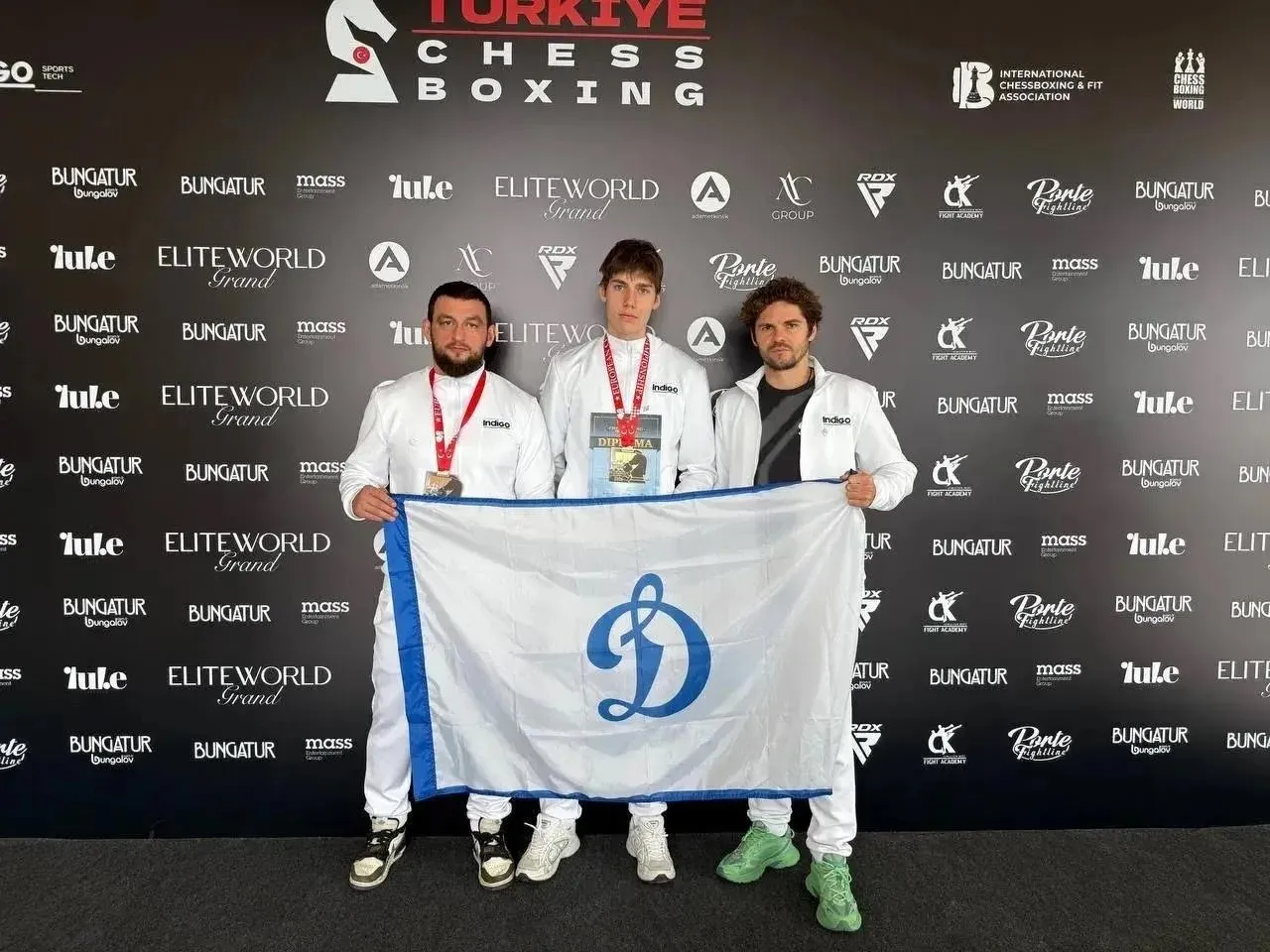 Чемпионат Европы по шахбоксу В Стамбуле прошел чемпионат Европы по шахбоксу Турнир собрал спортсменов из 10 стран Воспитанник нашего тренера Андрея Щукина почти уже выпускник Самадов Игнат показал отличный результат Результат место в группе юниоров 16 17 лет в весовой категории до 78 кг Мы поздравляем Игната с медалью и желаем новых побед старт успехи