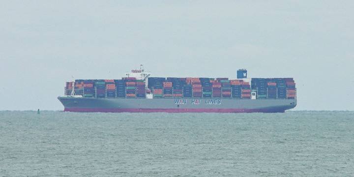 Китайское судно Li Hai 5 8 000 ton затонуло в водах Гуанчжоу после столкновения с контейнеровозом Wan Hai A17 13 000 TEU в субботу вечером Два из 15 членов экипажа судна Hai Li 5 остаются пропавшими без вести после столкновения Экипаж судна Wan Hai A17 не пострадал