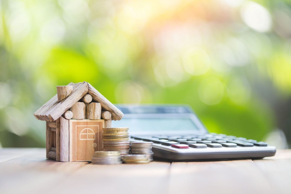 Компаниям рекомендуют свериться с ИФНС по имуществу Рассчитывать транспортный и земельный налоги а также кадастровый налог на имущество организаций за 2025 год инспекции будут в конце I квартала 2026 года Поэтому организациям лучше заранее удостовериться в актуальности имеющихся у ИФНС сведений о налогооблагаемом имуществе В частности не лишним будет сверить данные о характеристиках имущества периоде владения налоговой базе льготах Также не стоит затягивать с заявлением налоговых льгот если у компании есть на них право Подробности на нашем сайте