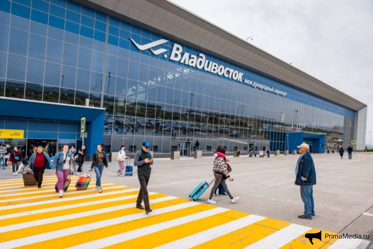 Рейс SU5803 Владивосток Москва за 21 сентября выполняемый авиакомпанией IFly задерживается по техническим причинам На время ожидания вылета пассажирам предоставлено обслуживание в соответствии с Федеральными авиационными правилами РФ Организовано размещение в гостинице для всех желающих предоставление напитков и питания сообщили в пресс службе компании   PrimaMedia в       подпишись 18