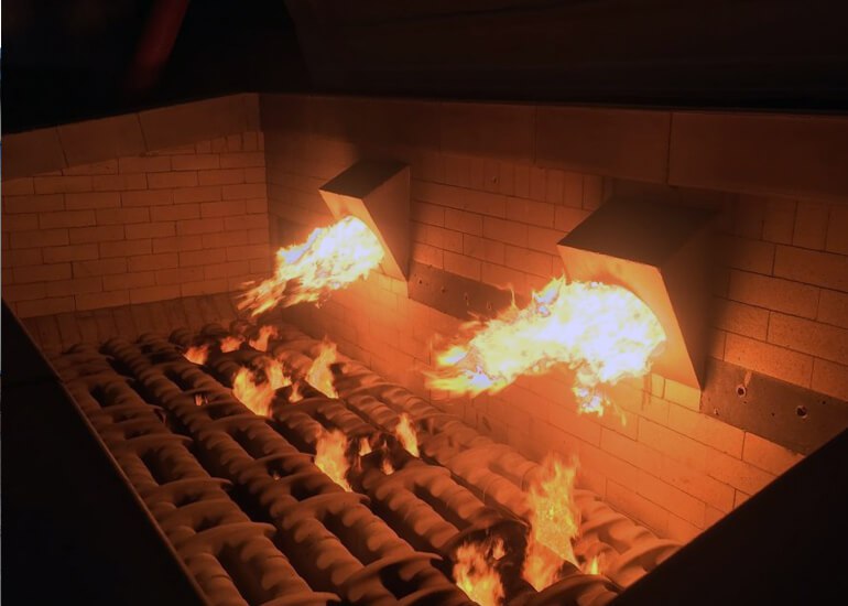 В Бурятии запускают завод по утилизации павшего скота Завод по уничтожению биологических отходов разместится в селе Старый Онохой Заиграевского района Проект решает острую проблему по закону новые скотомогильники запрещены а старые закроют к 2030 году Утилизировать опасные биологические отходы можно только путём сжигания Завод будет способен утилизировать около 1200 тонн отходов в год и создаст 15 новых рабочих мест Общая стоимость проекта составляет 30 8 млн рублей Проект планируется запустить в работу уже в начале следующего года Предприятие готово организовать централизованный вывоз трупов животных со всех районов Для накопления в отдалённых районах установят холодильные камеры Весь процесс будет под строгим контролем госветслужбы с фиксацией в системе Меркурий Минсельхозпрод Подписаться